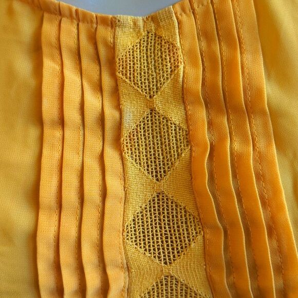 Ann Taylor LOFT Yellow Lace Pintuck Blouse Short Sleeve Top M - Picture 3 of 5